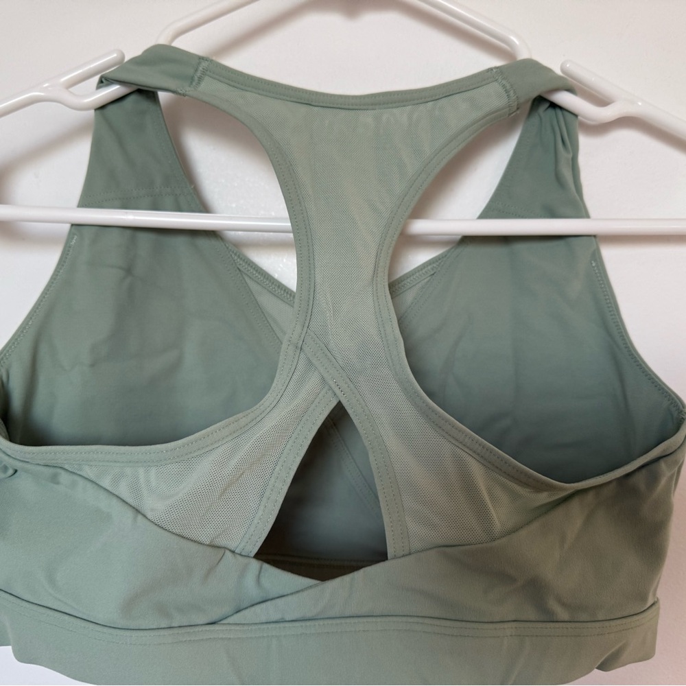 NWOT Never Worn Gymshark Women's Green Sports Bra size M - Picture 6 of 7